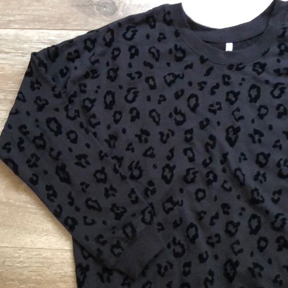 Leopard Pullover Top - Picture 7 of 8